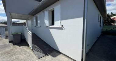 a louer jolie villa de type f4 d'environ 84 m² le tampon  bras creux