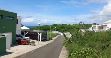 saint-francois  terrain de 856 m2 dans lotissement de standing.