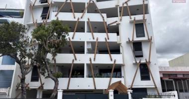 a vendre très beau t4 neuf centre de st denis, rue gal de gaulle.