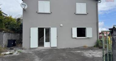 a louer charmante villa de type f3 entièrement rénovée