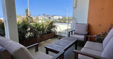 appartement t3 rénové avec vue mer et grande terrasse   front de mer saint-pierre