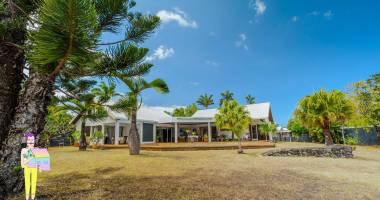 À vendre à saint-pierre magnifique maison d'architecte de 190 m2 habitables sur un terrain de 2200 m2 - ref - 254680