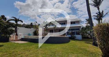 maison petite ile 4 pièce de 134 m2 sur 930m², centre ville petite ile