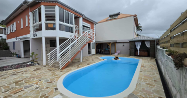 petite ile 97429 - villa moderne et confortable - piscine - vue degagee