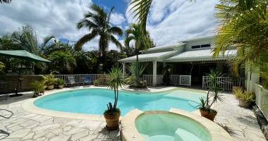 maison familiale 6 pièces avec piscine, jacuzzi, dépendance et garage   le ouaki, la rivière saint-louis