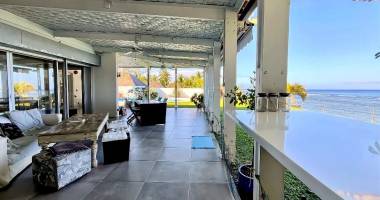 a vendre propriété d'exception en première ligne sur le lagon de l'hermitage - saint-gilles les bains