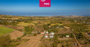 prmi tan rouge saint paul : terrain d'environ 500 m² à 685 m d altitude