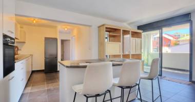 appartement t3 de 72 m2 avec terrasse de 16 m2   résidence sécurisée avec ascenseur