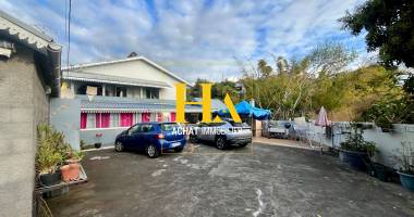 ensemble  immobilier  de 3 logements - tan rouge