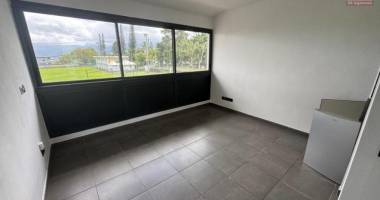 a vendre 2 studios côte à côte face à l'université du tampon  idéal pour investissement locatif