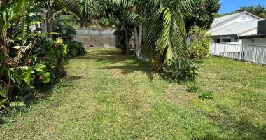 chez prmi / terrain constructible au calme / petite-île