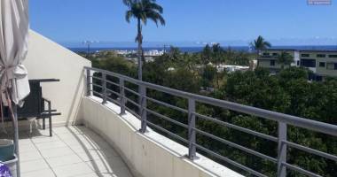 a vendre appartement t3 duplex avec belle vue ville, montagne et mer.